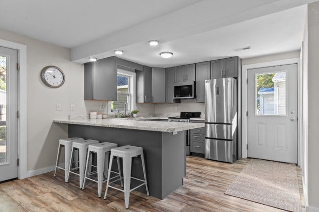 Building Photo - 1004 W Kamps Ave