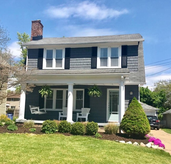 Foto del edificio - 120 Lowell Ave NE
