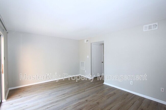 Foto del edificio - 1273 Teakwood Pl