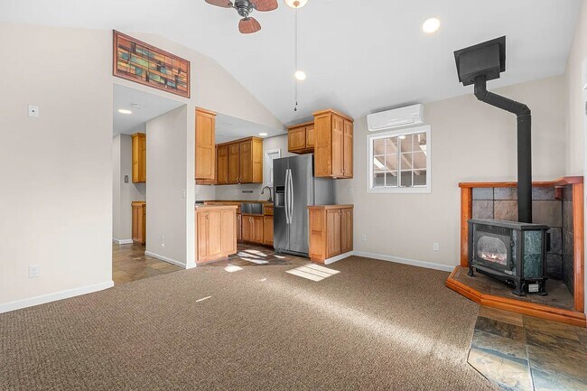 Foto del edificio - Darling cottage nestled in the woods near Holiday Market in Pleasant Valley!