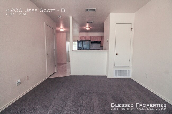 Building Photo - 4206 Jeff Scott Dr