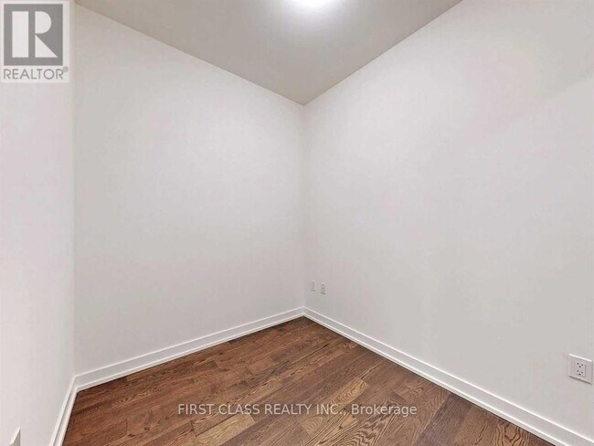 Building Photo - 1 Yorkville Ave