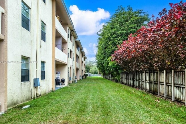 Foto del edificio - 8951 SW 72nd St