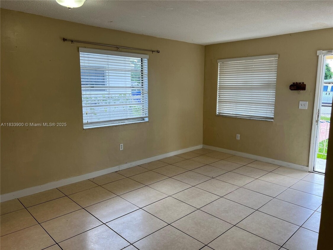 Foto del edificio - 3525 SW 24th St