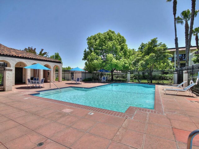 Foto del edificio - 39865 Cedar Blvd