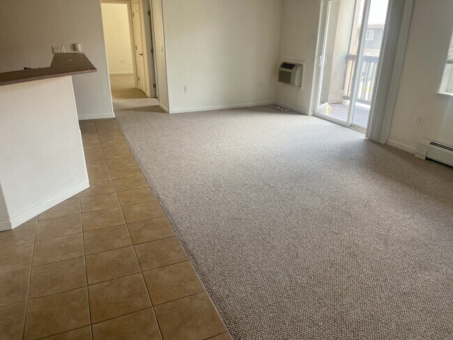 Building Photo - 612 River View Dr