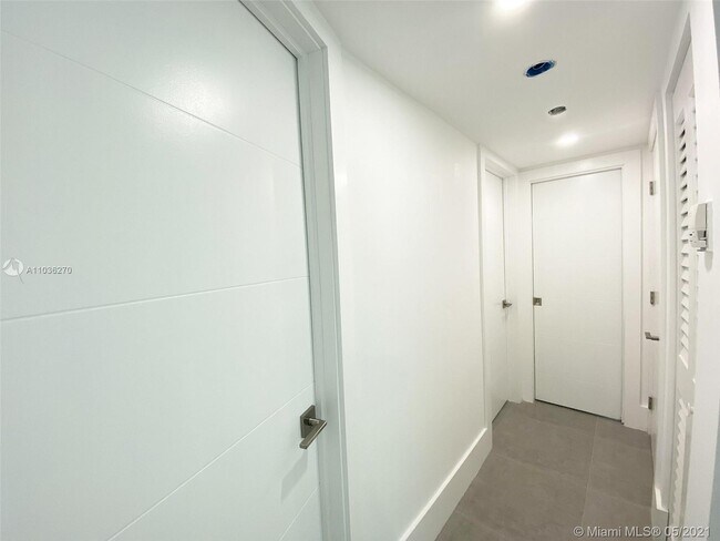 Building Photo - 10300 Coral Way