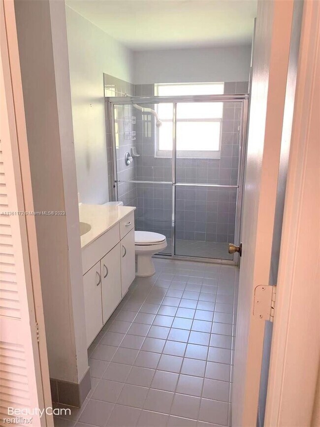 Building Photo - 3 br, 2 bath House - 3913 NW 88th Ter # O