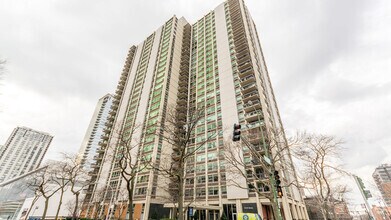 Building Photo - 1255 N Sandburg Terrace