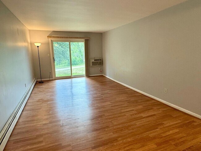Foto del edificio - 390 Concord Ln