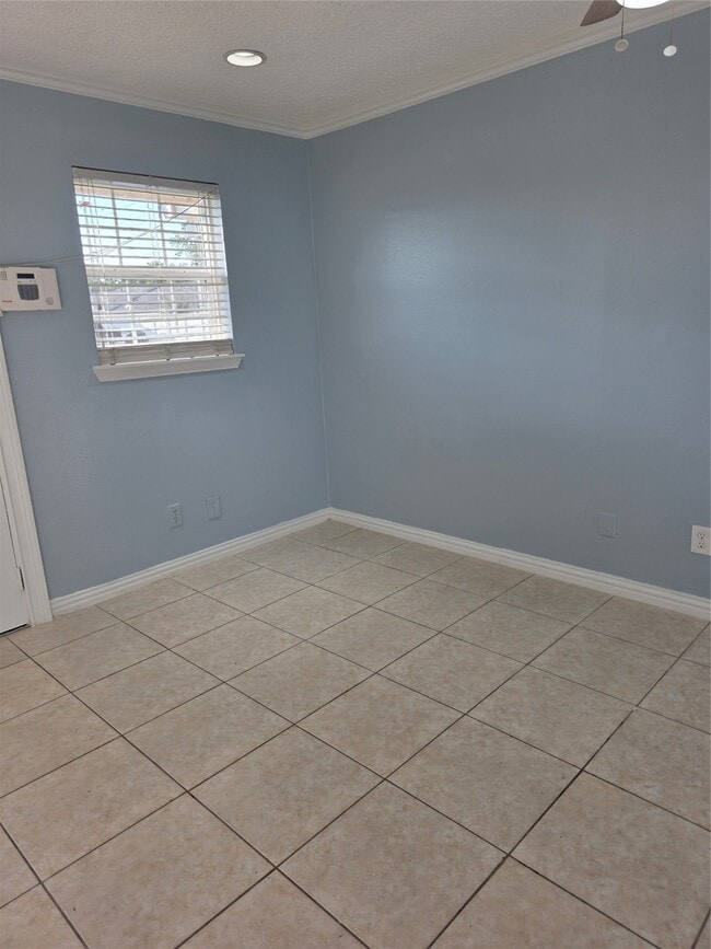 Foto del edificio - 1016 E Tri Oaks Ln