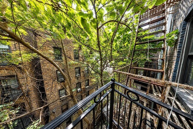 Building Photo - 438 W 52nd St