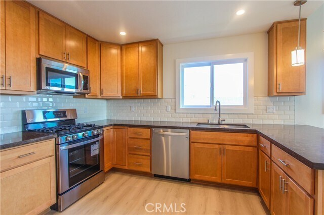 Building Photo - 25021 La Cresta Dr