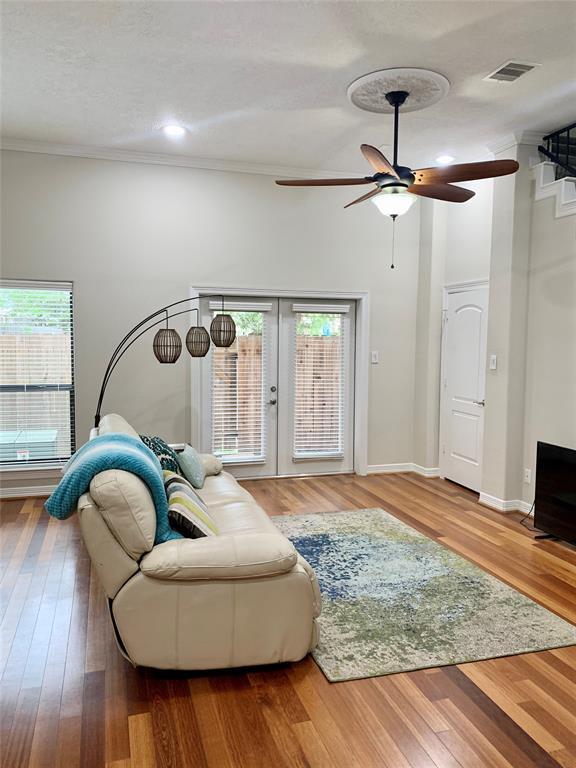 Building Photo - 908 Garden Oaks Terrace