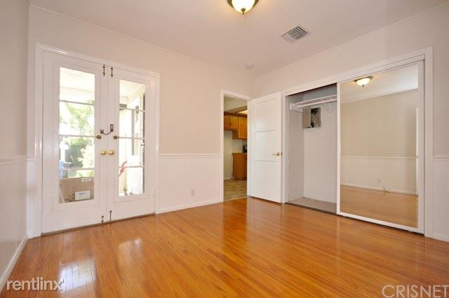 Building Photo - 5751 Vesper Ave