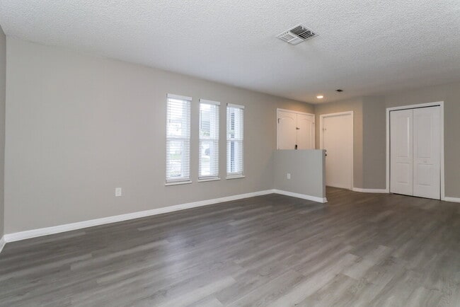 Building Photo - 12909 Walnut Tree Ln