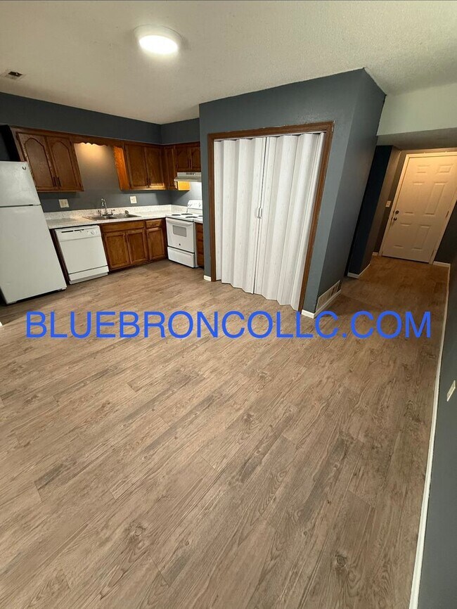 Foto del edificio - Great deal for an great property, Fresh paint and new carpet!