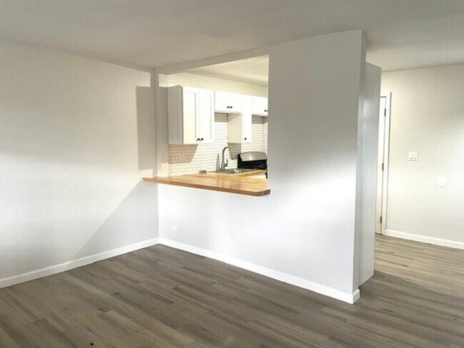 Foto del edificio - Modern 1 bedroom with yard!