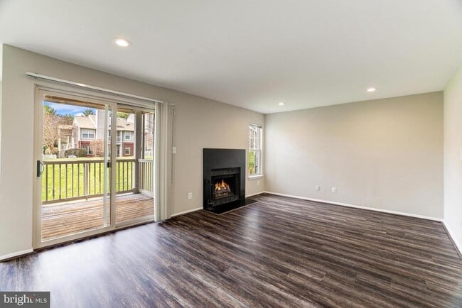 Building Photo - 1719 Ascot Way