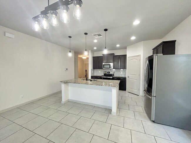 Foto del edificio - Beautiful 4BED/3BATH House for Rent! Avail...