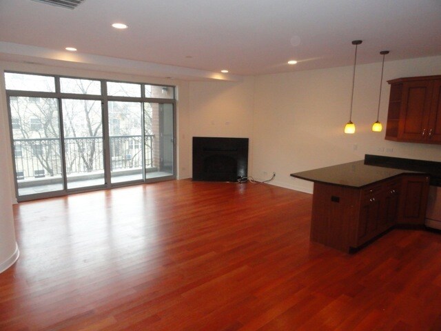 Foto del edificio - 6957 N Greenview Ave