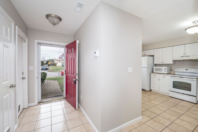 Building Photo - Adorable 3 bedroom 2 bath Ranch Home