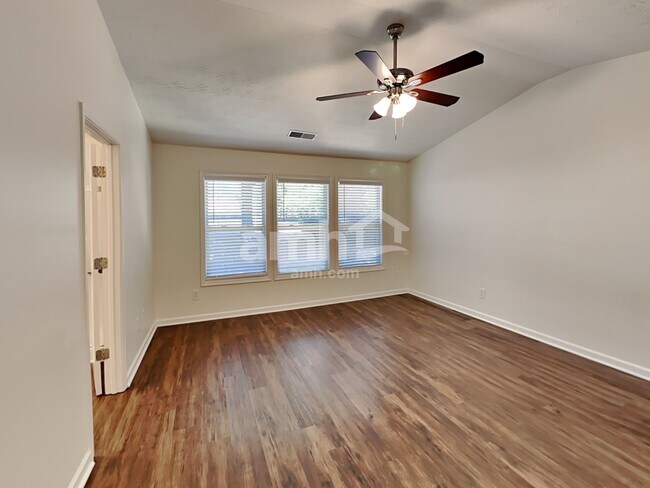 Building Photo - 508 Willow Turn