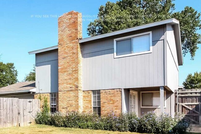 Building Photo - 518 Futrelle St