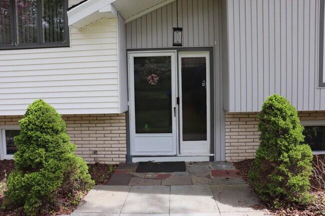 Foto del edificio - 442 Surrey Ln