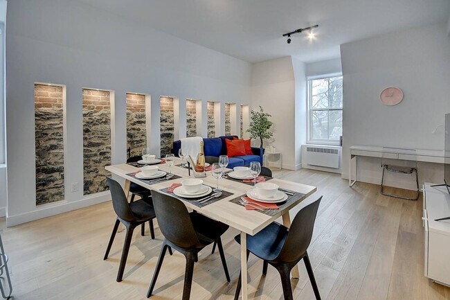 Photo du bâtiment - 2312 Rue Sainte-Catherine E