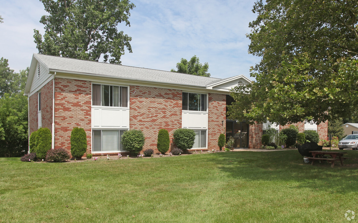 Primary Photo - The Villager Apartments