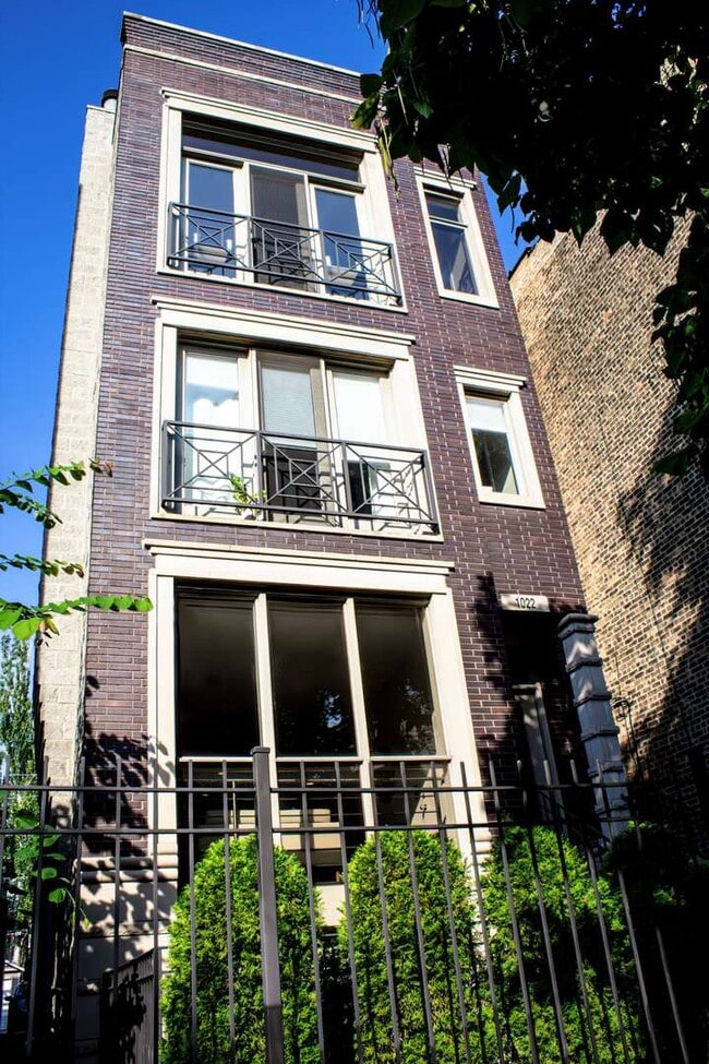 Building Photo - 1022 N Marshfield Ave