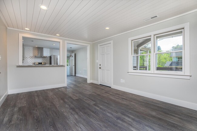 Building Photo - Fantastic 1930s Cottage - Renovated Top to...