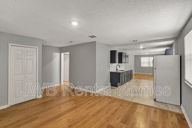 Building Photo - 3819 Penton St