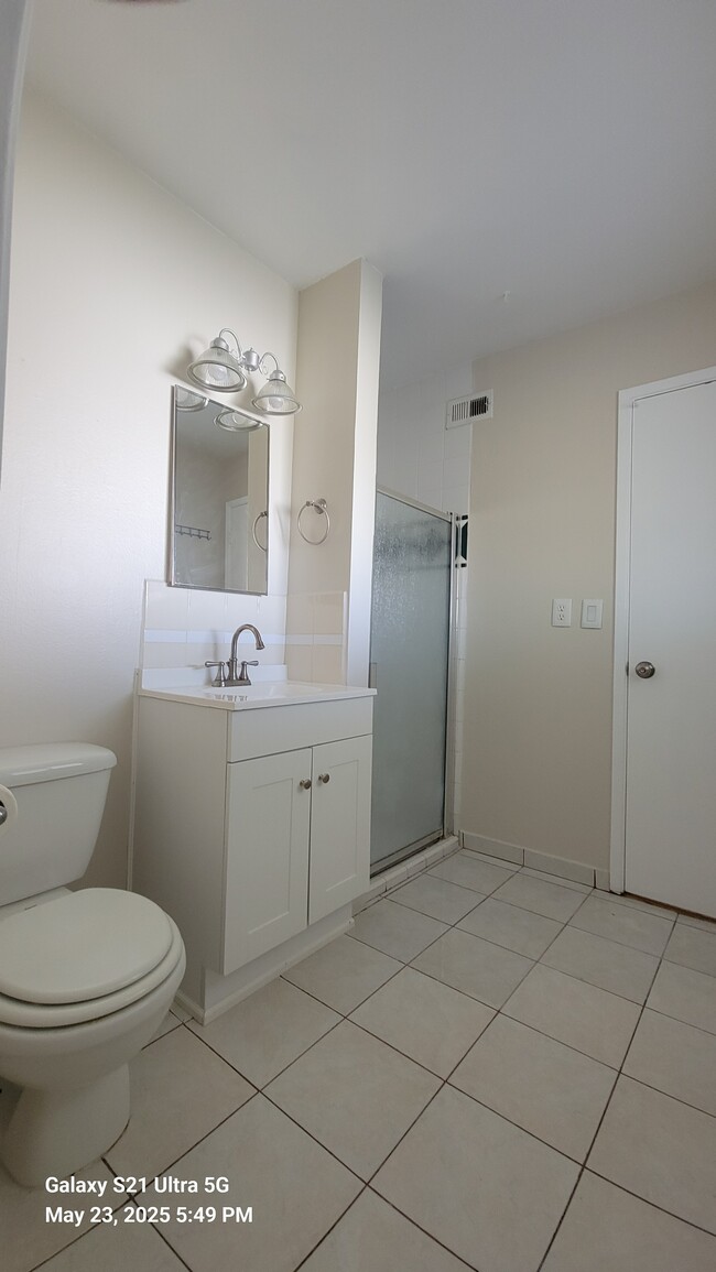 Building Photo - 418 W Redondo Dr