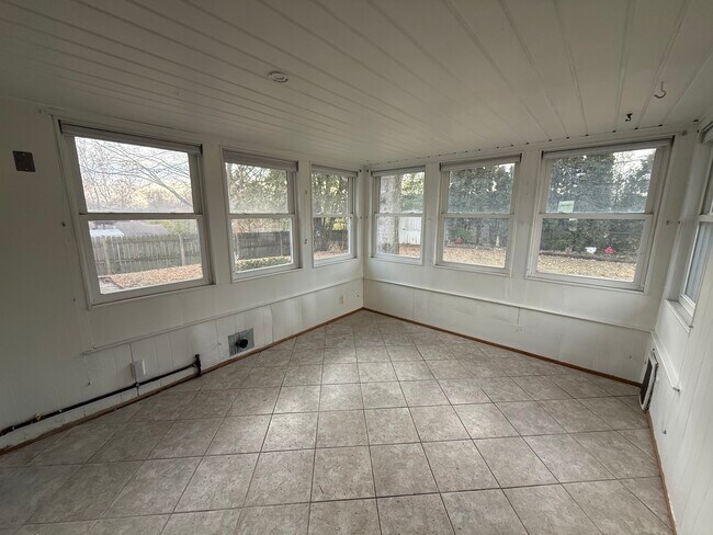 Foto del edificio - 522 Skylark Dr