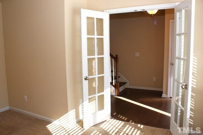 Building Photo - 6021 Kentworth Dr