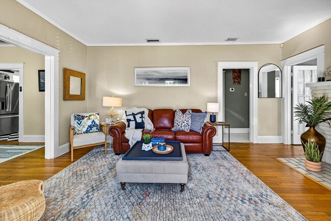 Building Photo - 3321 W San Juan St