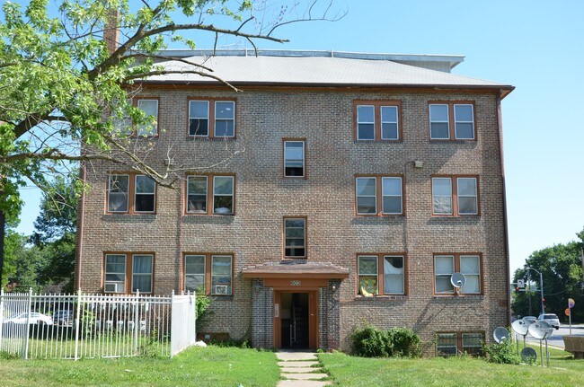 Foto del edificio - 6Th And Hickman Apartments