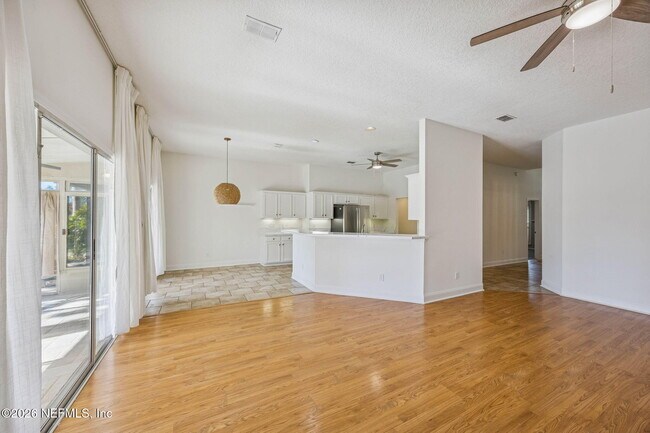 Foto del edificio - 3447 Heron Dr N