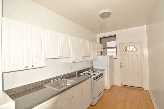 Foto del edificio - 815 W Waveland Ave