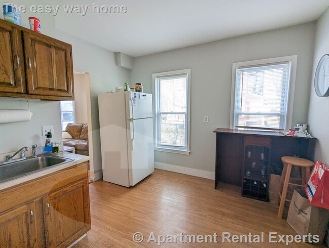 Building Photo - 383 Highland Ave