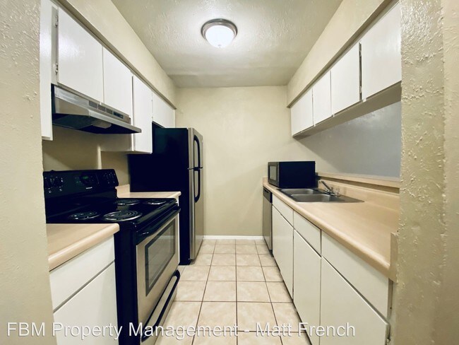 Building Photo - 2401 Yorkstown Dr