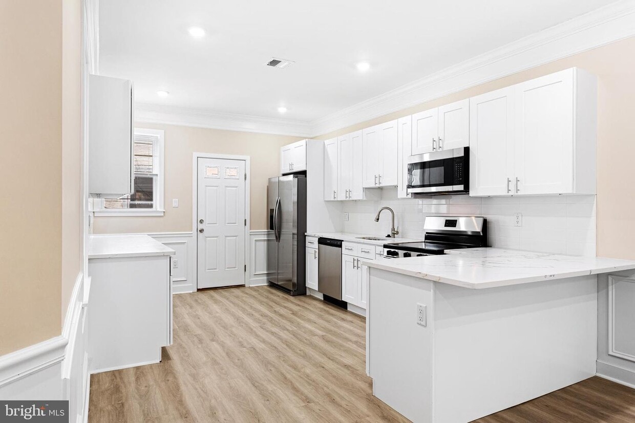 Photo - 806 S 56th St (Philadelphia, PA)