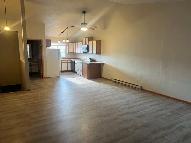 Building Photo - 3216 Midvale Dr