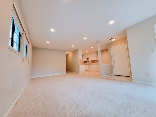 Building Photo - 3076 Fostoria Cir