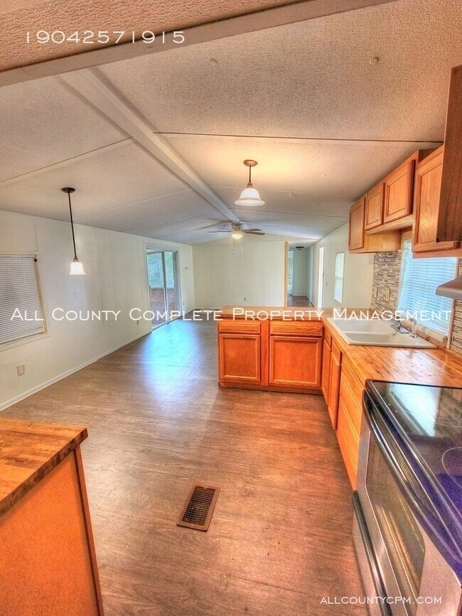 Foto del edificio - 7840 Old Middleburg Rd S