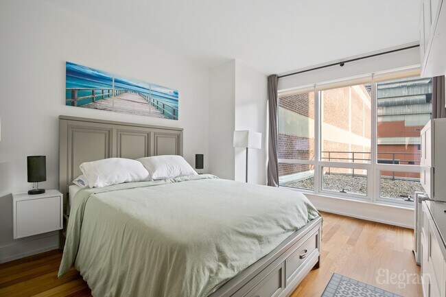 Foto del edificio - 350 W 42nd St