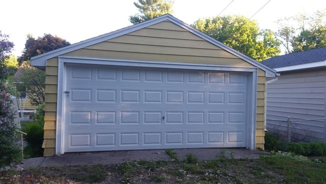 Building Photo - 705 Willow St