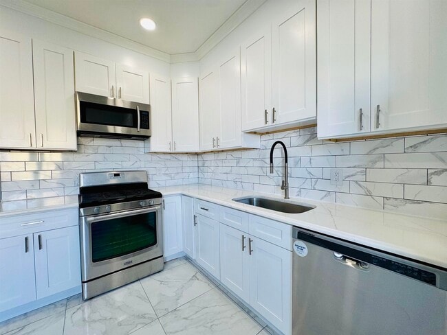 Building Photo - 95 W 54th St